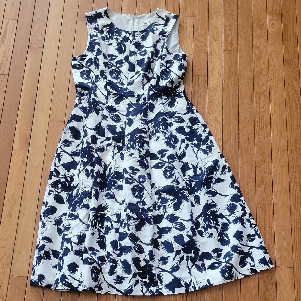 Floral Sleeveless Dress - Blue and White